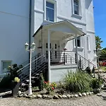 Frohsinn Auf Ruegen Konukevi Sellin (Rugen)